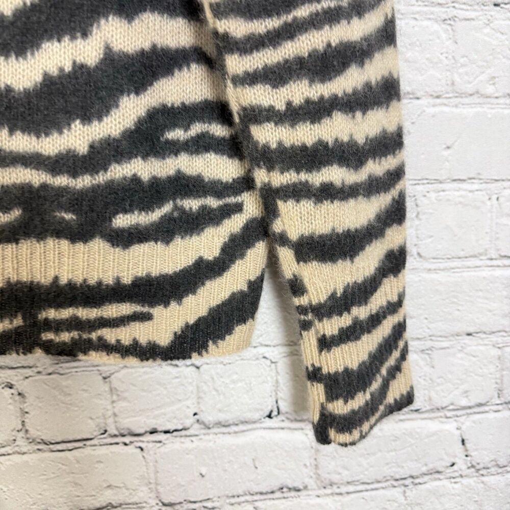 M Magaschoni Cashmere Pullover Crewneck Sweater Women Size M Tiger Print Cozy - Picture 5 of 9